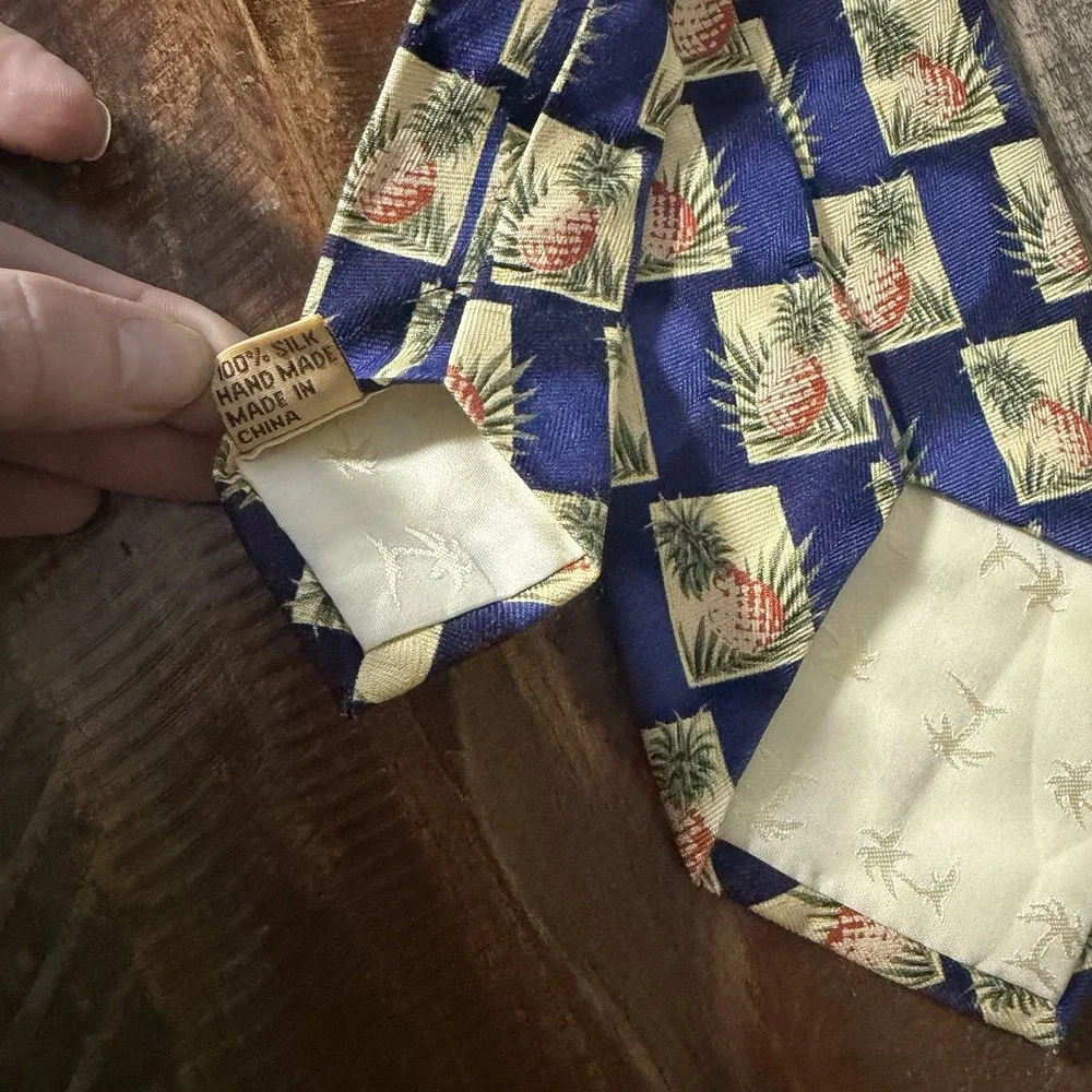 Tommy Bahama 100% Silk Pineapple‎ Square Necktie Blue